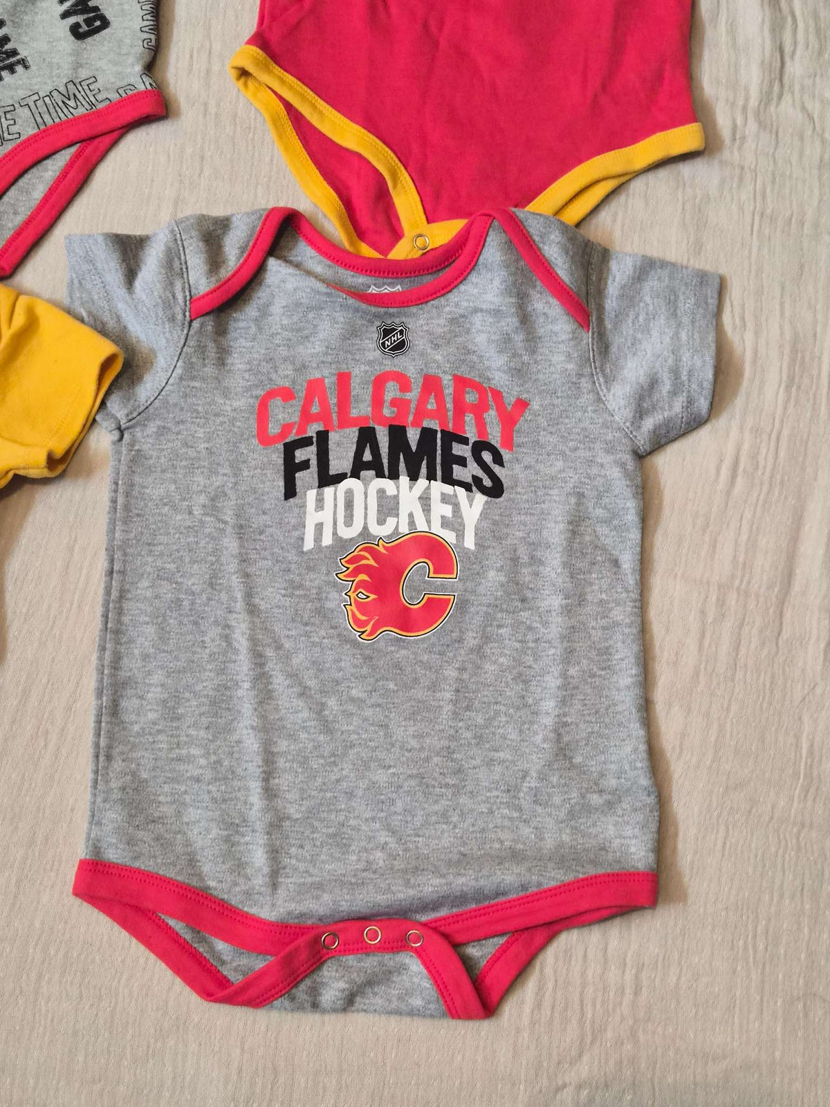 24M Calgary Flames NHL Baby Onesies 4-Pack Bundle, Kids 24 Month (18-24M)