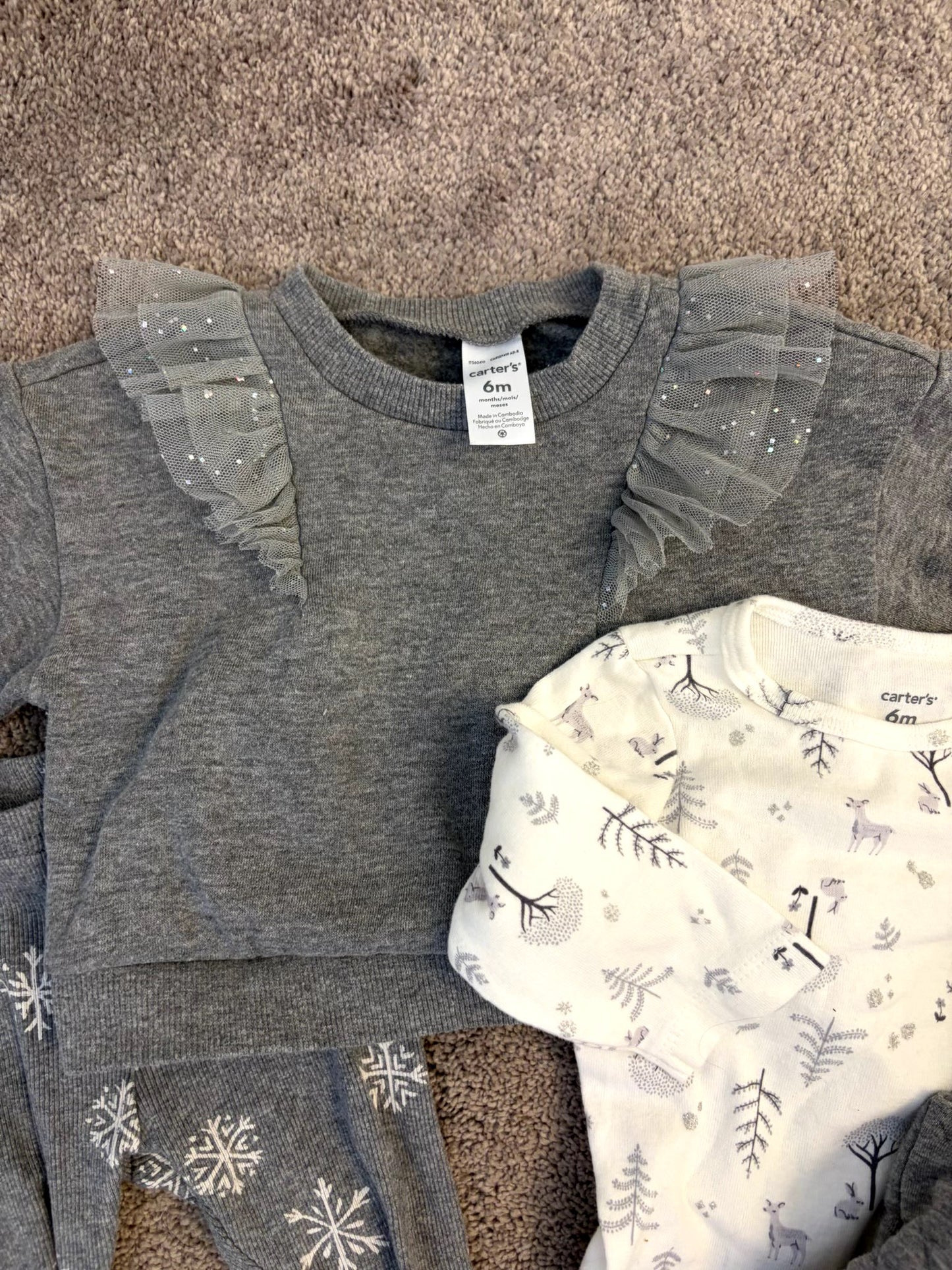 Winter Carter's clothing bundle (grey snowflake and woodland motif, 6 months), Kids 6 Month (3-6M)