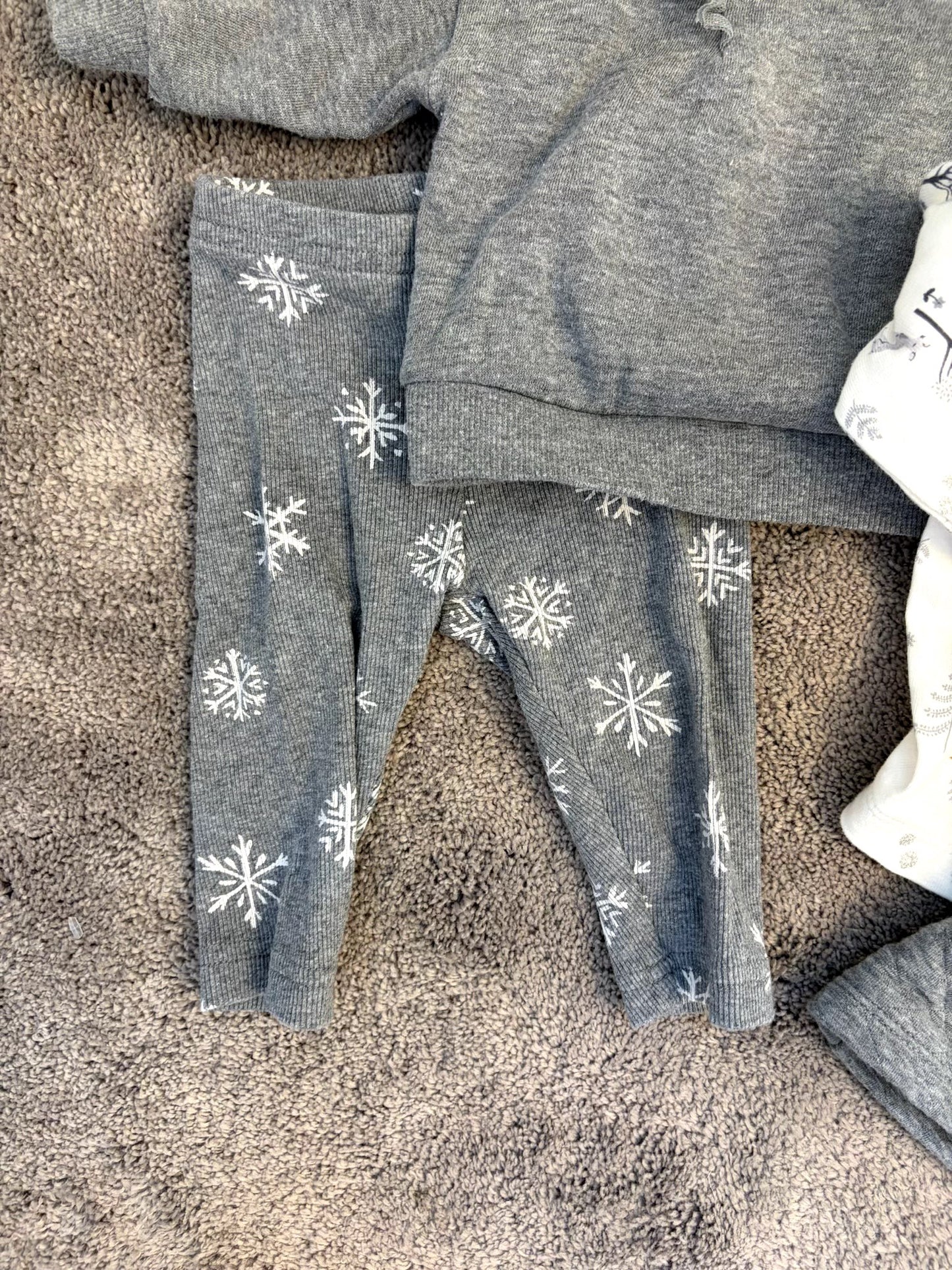 Winter Carter's clothing bundle (grey snowflake and woodland motif, 6 months), Kids 6 Month (3-6M)
