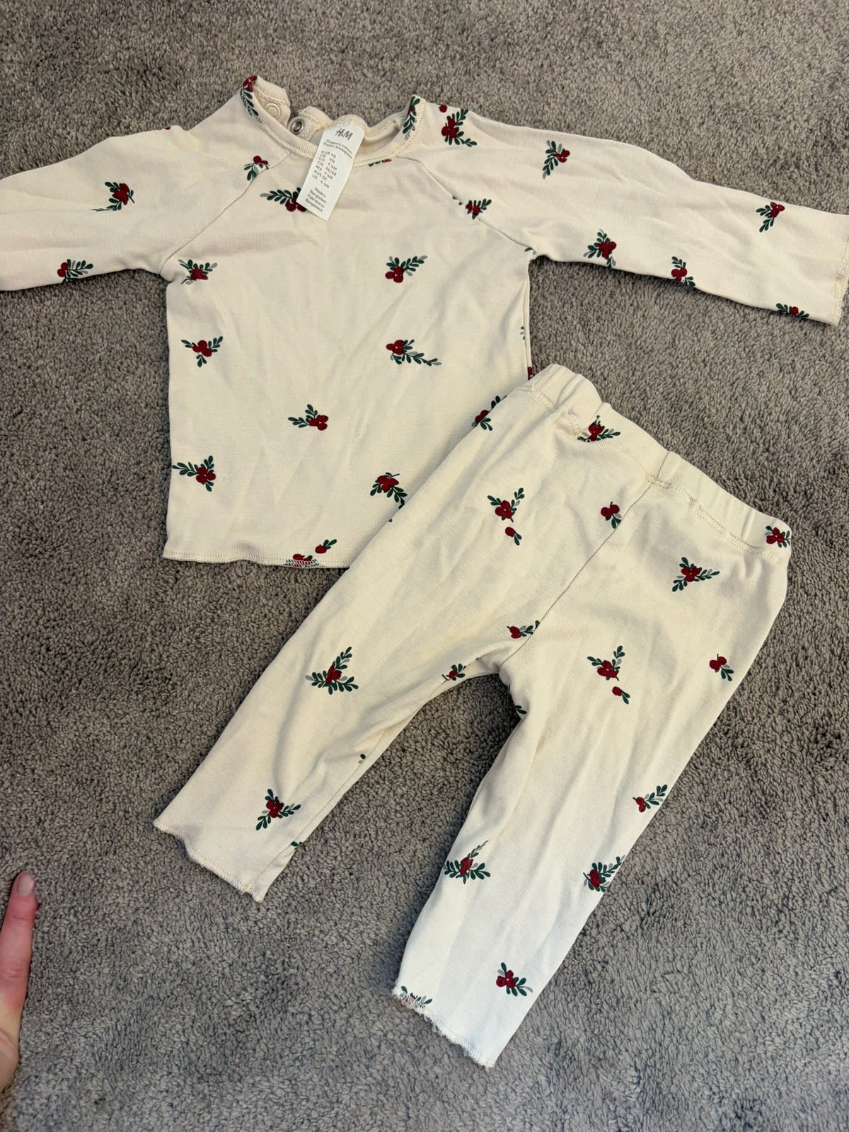 H&M Holly themed outfit set 2-4 months, Kids 6 Month (3-6M)