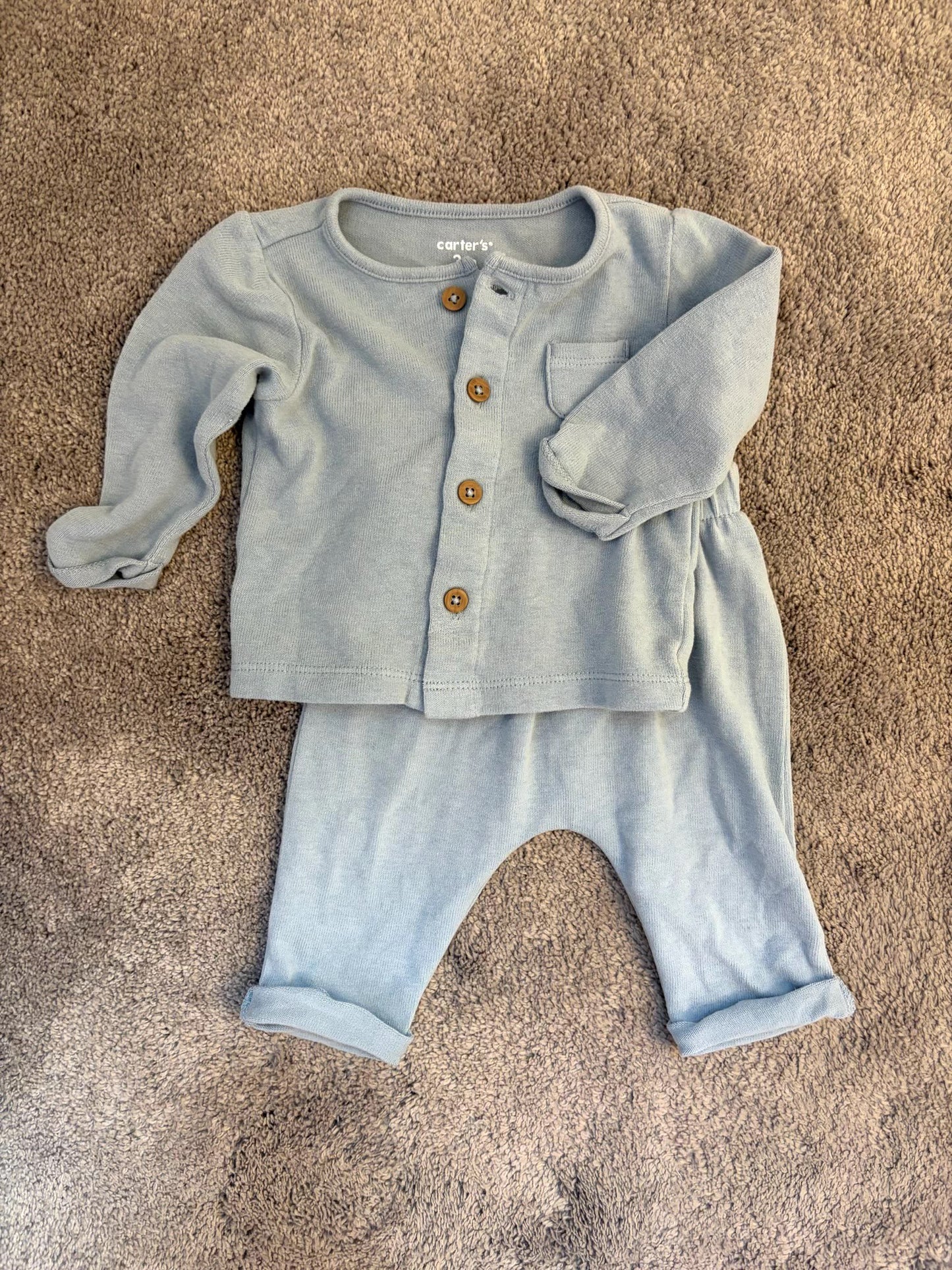 Carter's 0-3 month cardigan sweater and pants set *extremely soft*, Kids 3 Month (0-3M)