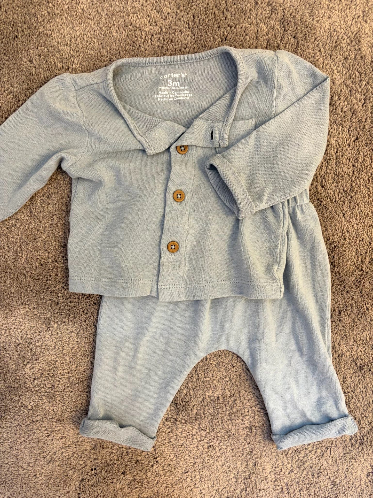 Carter's 0-3 month cardigan sweater and pants set *extremely soft*, Kids 3 Month (0-3M)