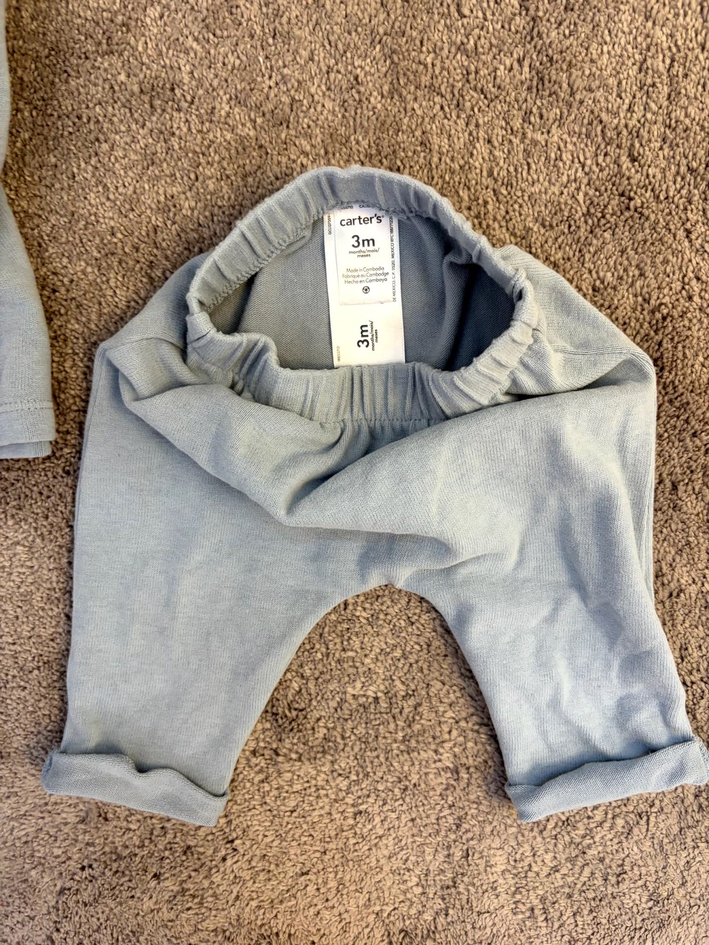 Carter's 0-3 month cardigan sweater and pants set *extremely soft*, Kids 3 Month (0-3M)