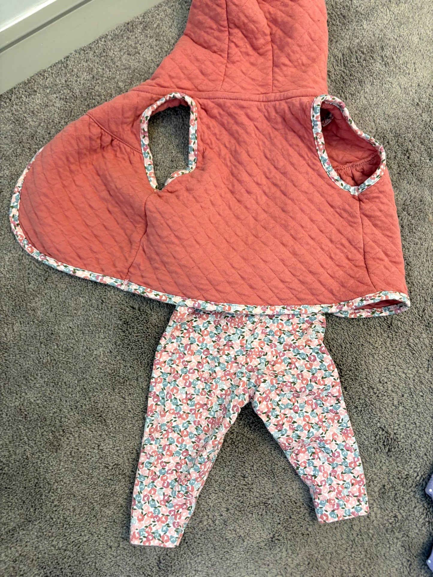 Carter's spring or fall floral legging and vest outfit (3-6 m), Kids 6 Month (3-6M)