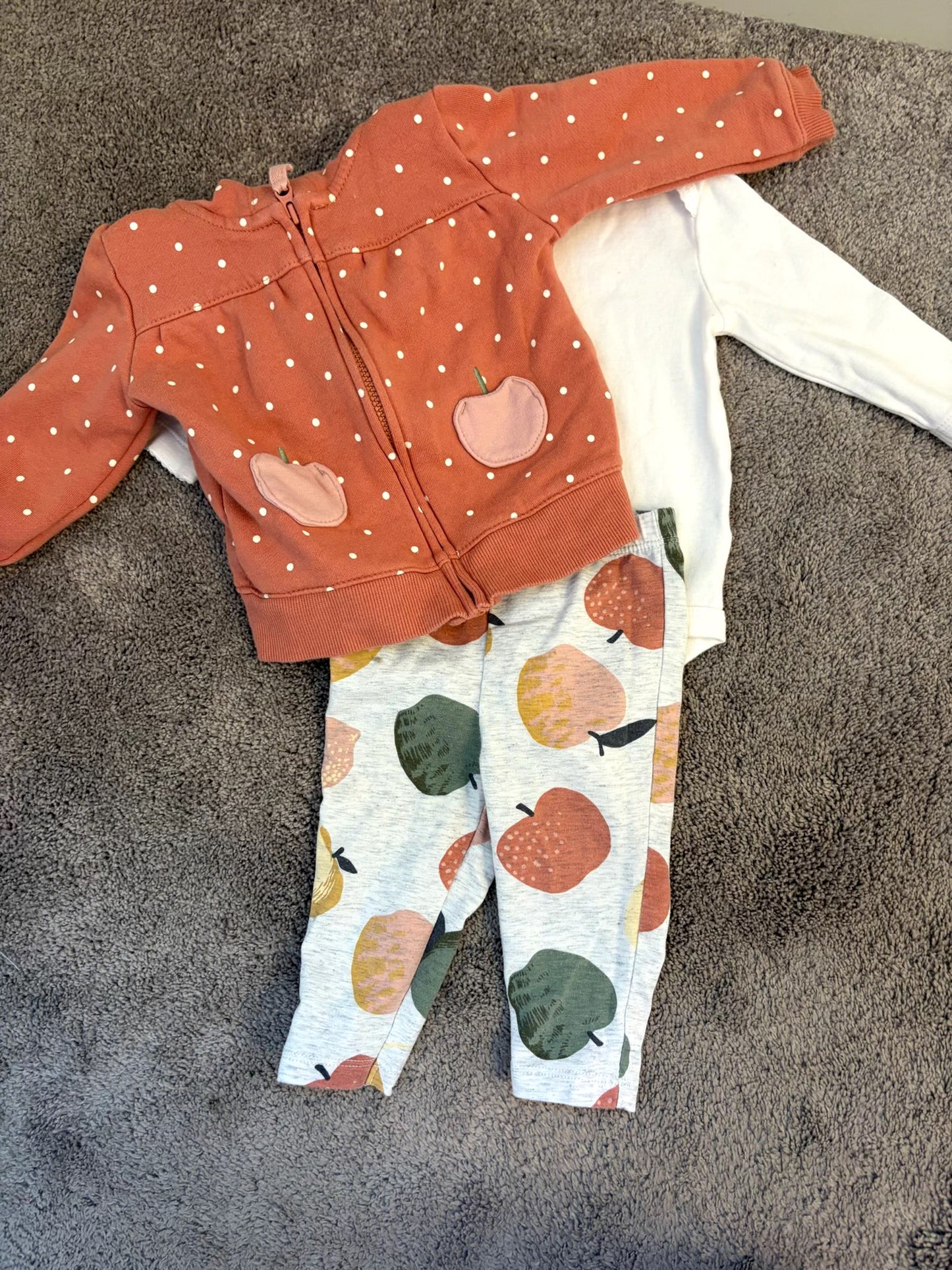 Carter's matching set - adorable fall apples sweater set (3-6 months), Kids 6 Month (3-6M)