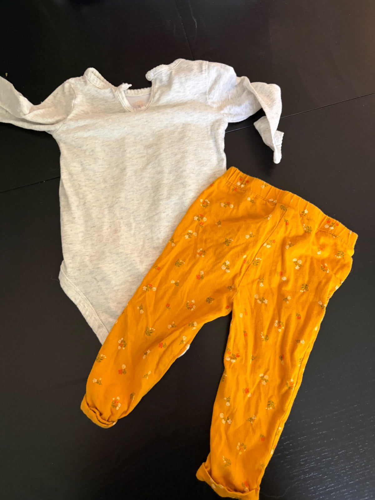 Carter's yellow grey floral outfit (girls, 6-9 month) , Kids 9 Month (6-9M)