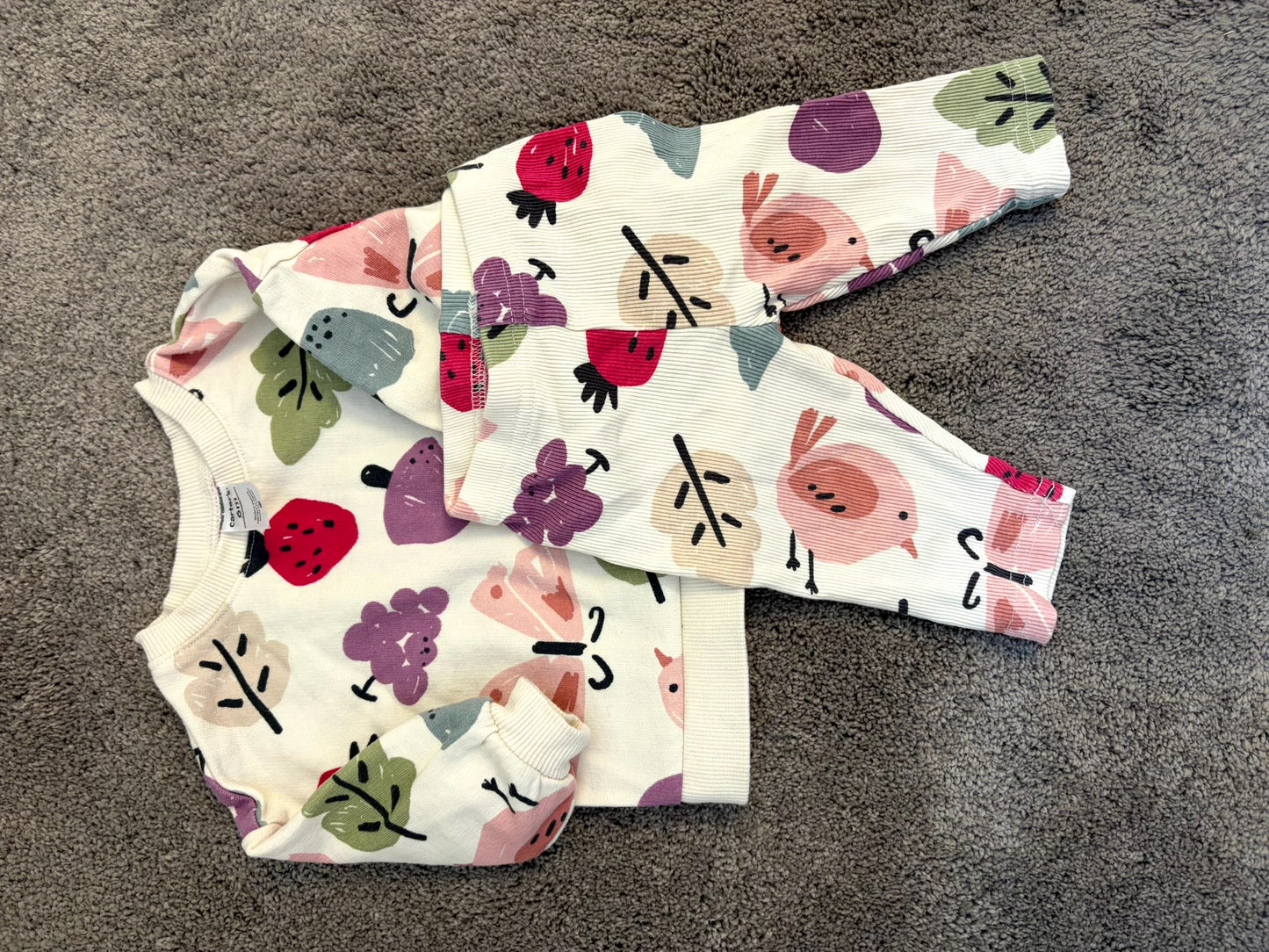 Carter's Sweatshirt and leggings matching set (6 month), Kids 6 Month (3-6M)