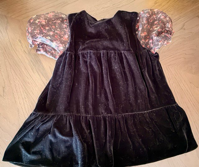 Zara black velvet dress , Kids 3T