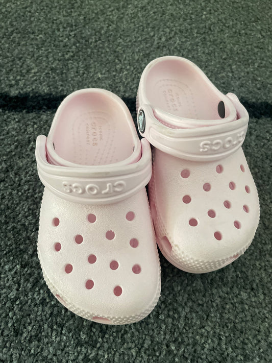 Size 8 crocs, Shoes 8 (Toddler:2-4yr)