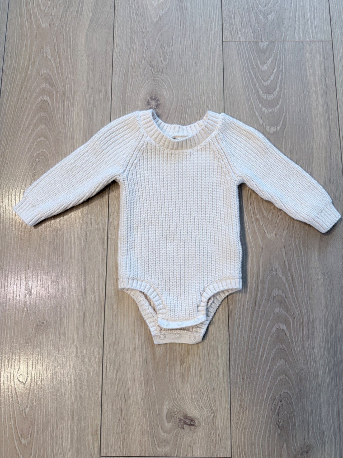 Baby Girl Old Navy Romper , Kids 9 Month (6-9M)