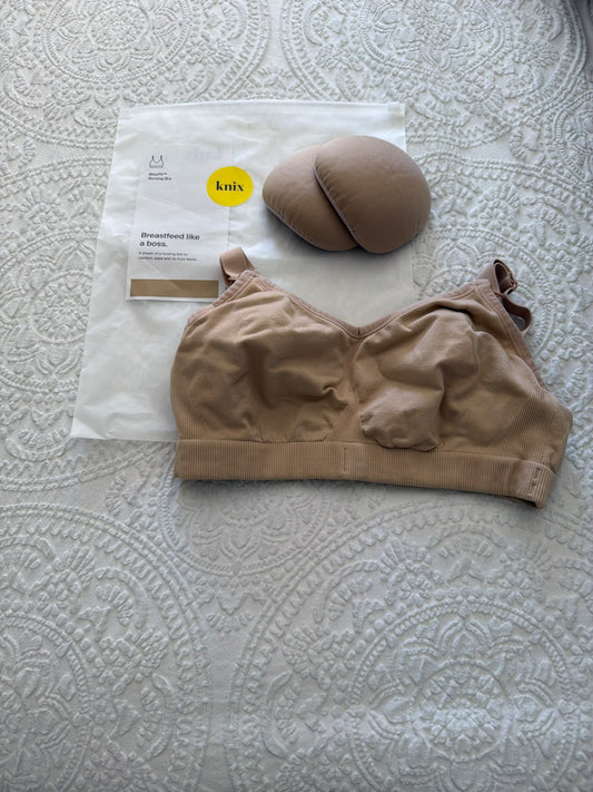 Nursing Bras and leakproof pads, Maternity M (8-10)