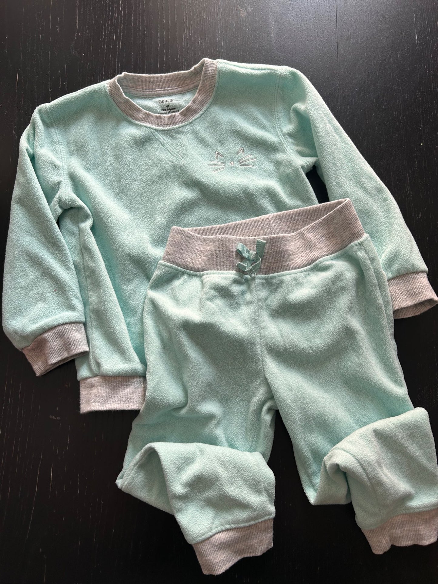 Long sleeved top and bottom set, Kids 4/4T