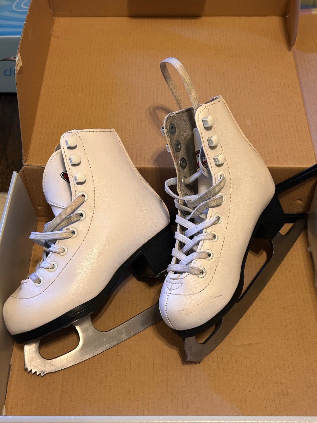 White skates Y9, Shoes 9 (Toddler:2-4yr)