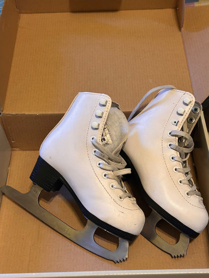 White skates Y9, Shoes 9 (Toddler:2-4yr)