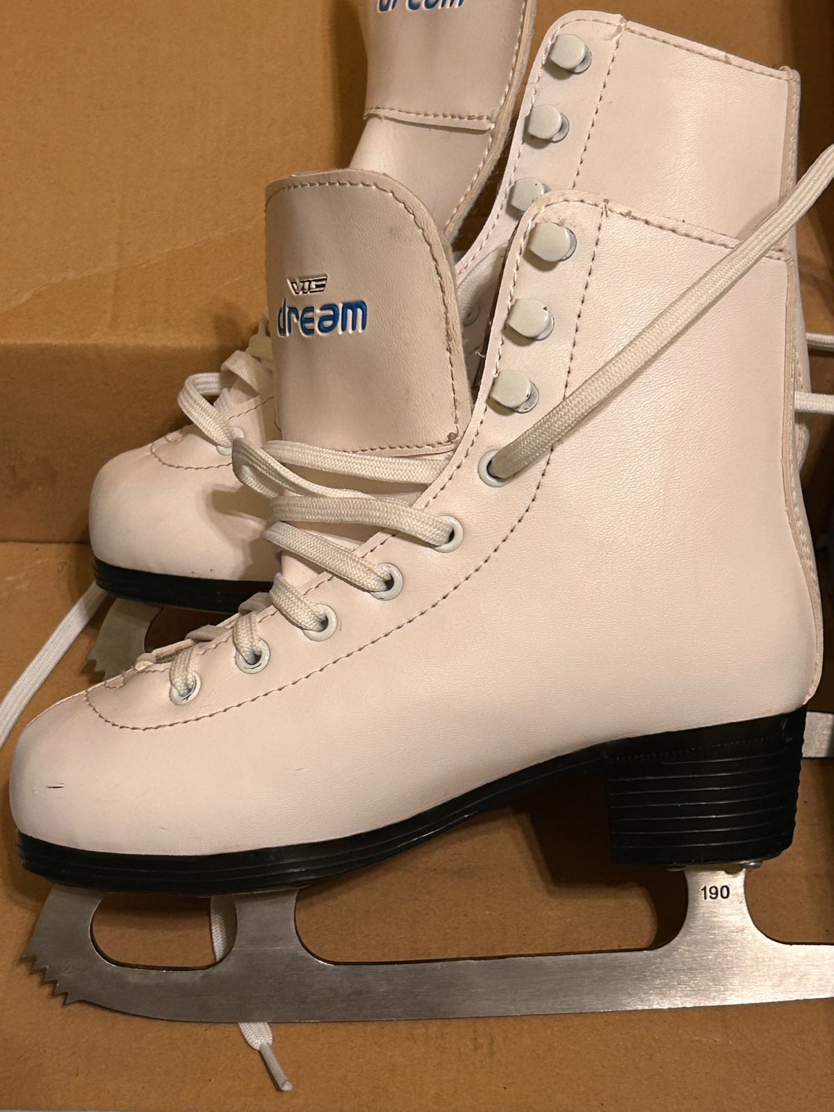White figure skates Y13, Shoes 13 (Kids:4-8yr)