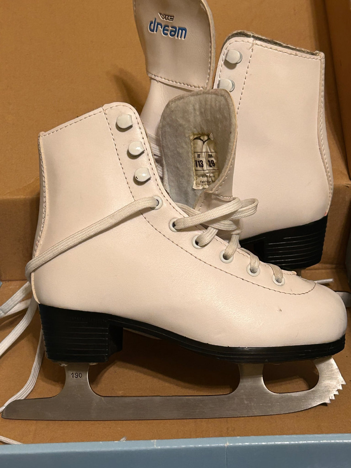 White figure skates Y13, Shoes 13 (Kids:4-8yr)