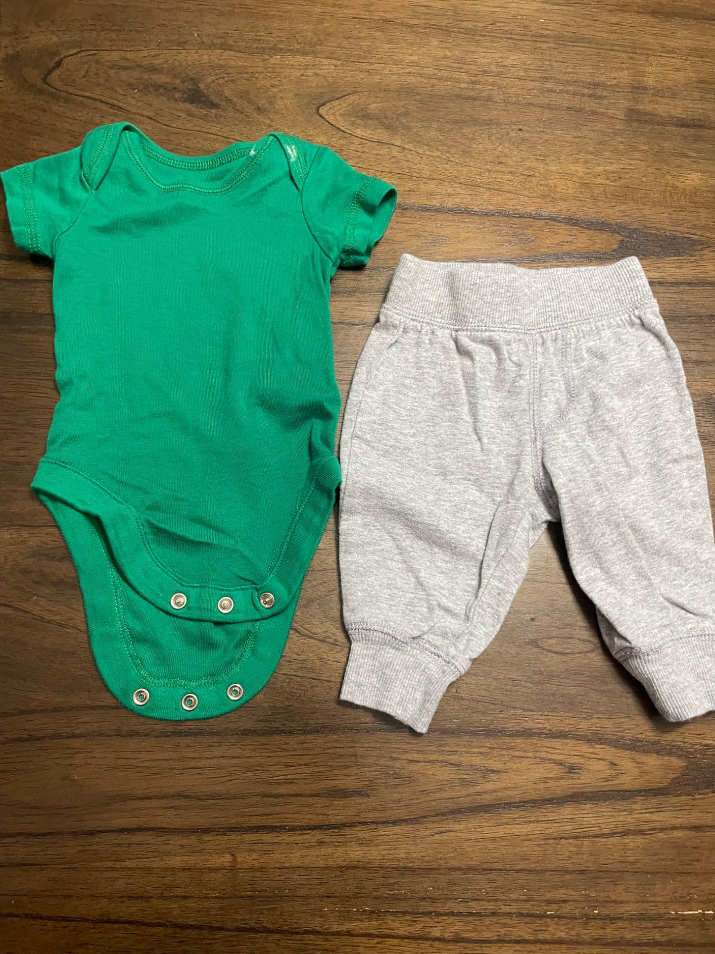 10 Single Colour Onsies - Newborn