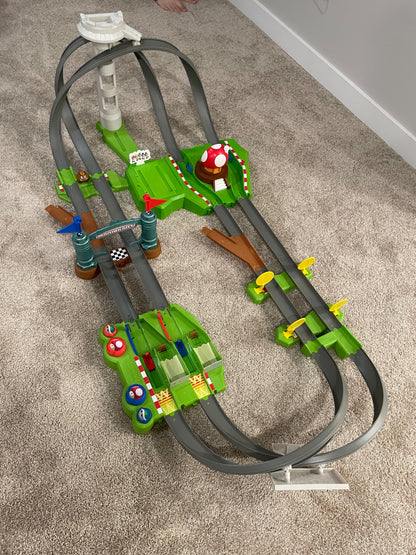 Hot Wheels Mario Kart Circuit Track with Mario and Yoshi