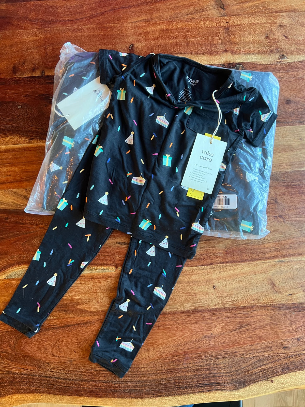 Kyte Baby 3T Midnight Party pjs with Baby Blanket, Kids 3T