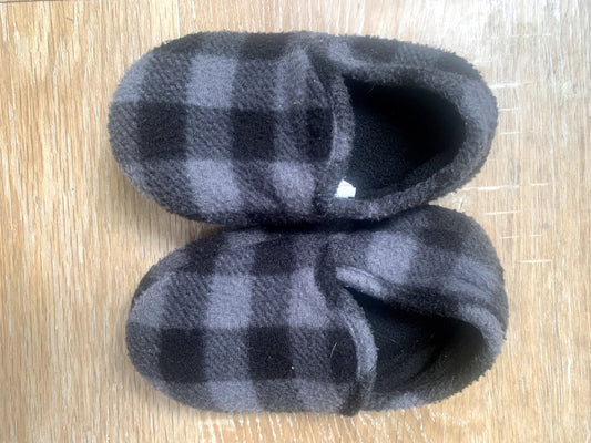 Grey and Black Plaid Slippers - size 7, Shoes 7 (Walkers:12-24 mth)