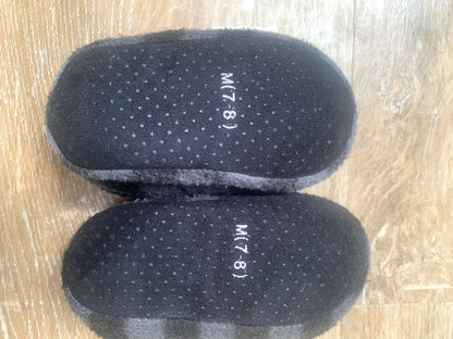 Grey and Black Plaid Slippers - size 7, Shoes 7 (Walkers:12-24 mth)