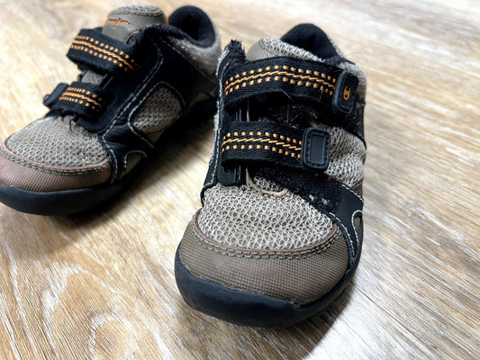 Brown and Orange kids - size 9.5, Shoes 9.5 (Toddler:2-4yr)