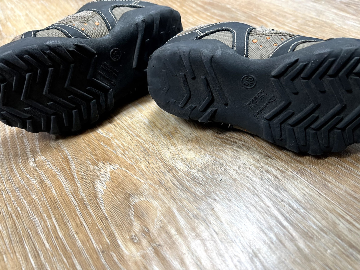 Brown and Orange kids - size 9.5, Shoes 9.5 (Toddler:2-4yr)