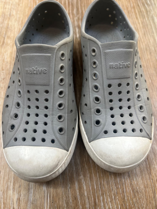 Grey NATIVE shoes size 12, Shoes 12 (Toddler:2-4yr)