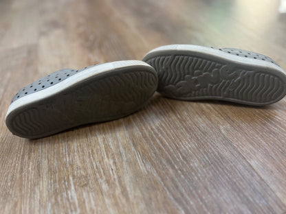 Grey NATIVE shoes size 12, Shoes 12 (Toddler:2-4yr)
