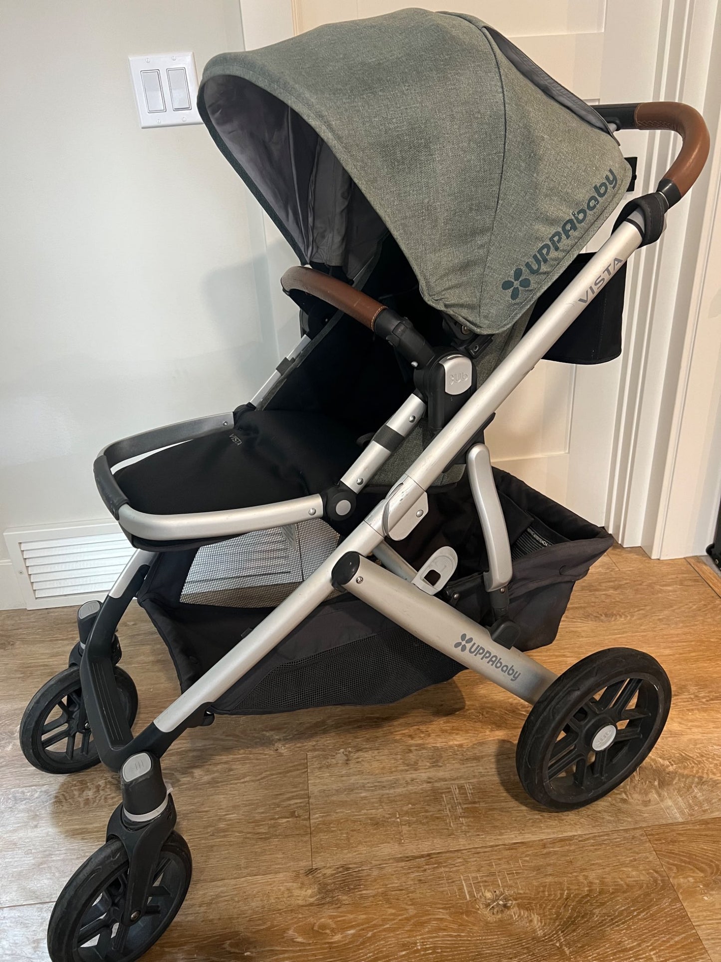 Uppababy Vista Stroller with Toddler Seat and accessories.