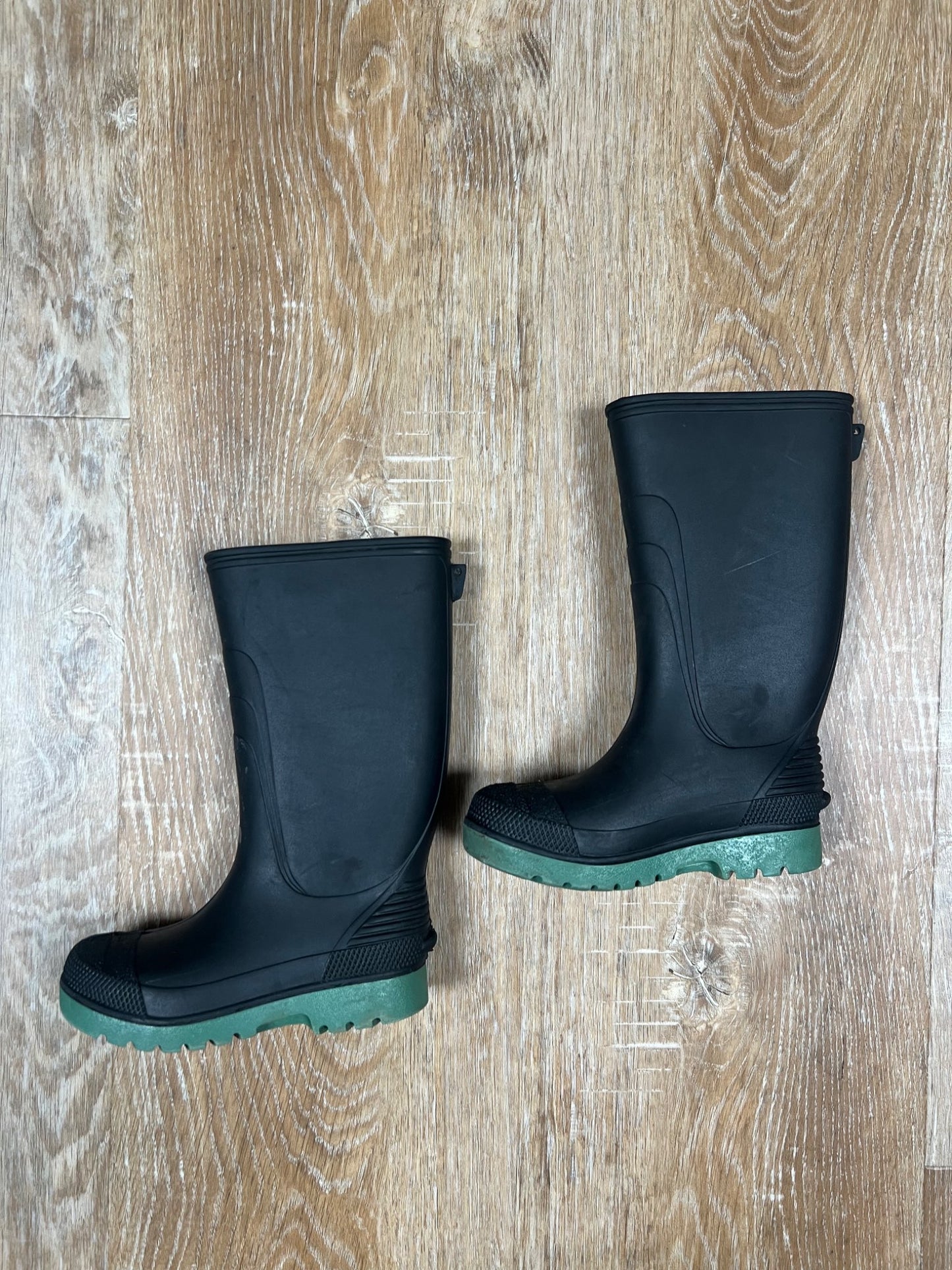 Black Rubber Boots / Rain Boots size 11, Shoes 11 (Toddler:2-4yr)