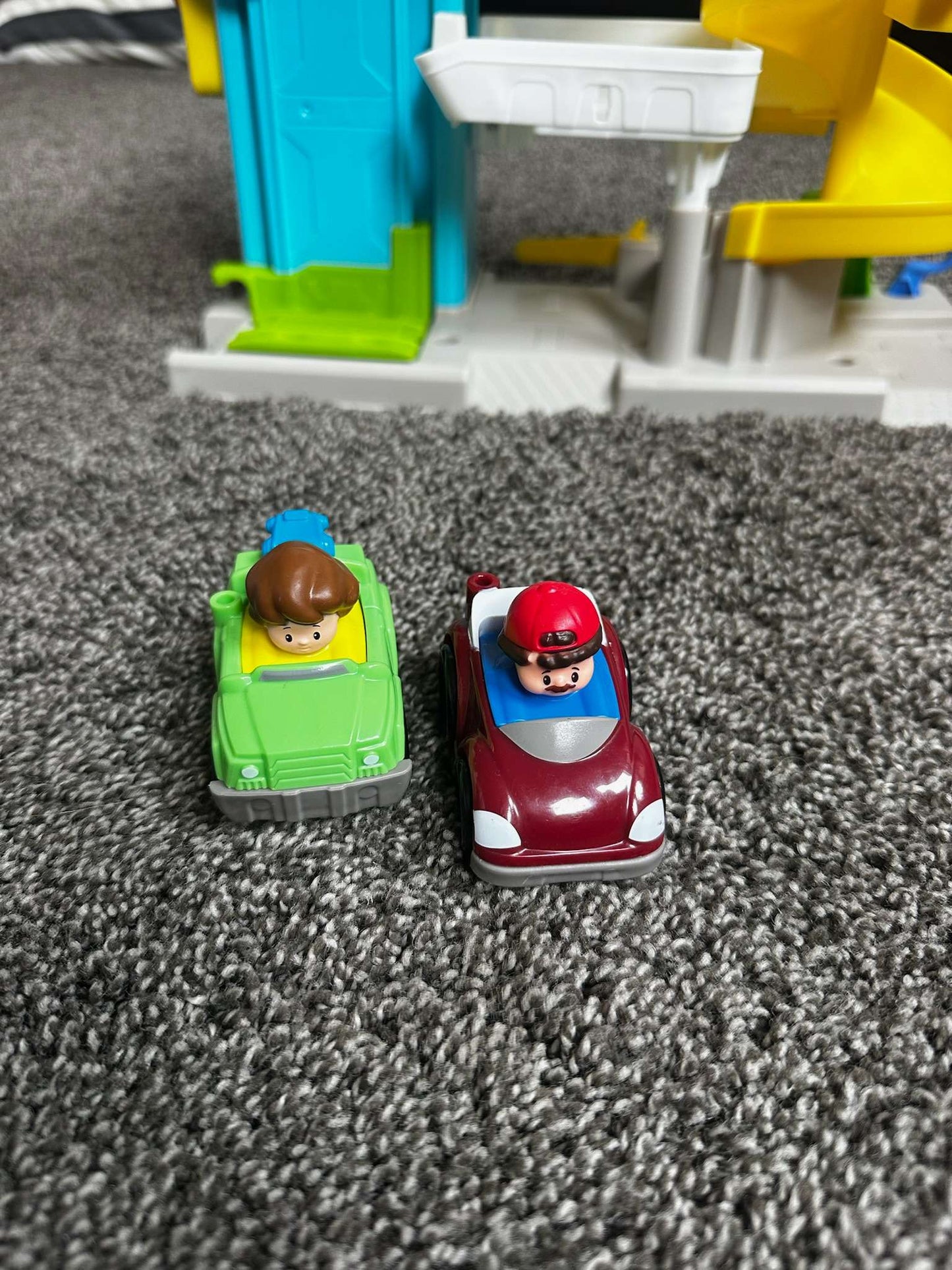 Fisher-Price Little People Helpful Neighbors Garage Toddler Toy