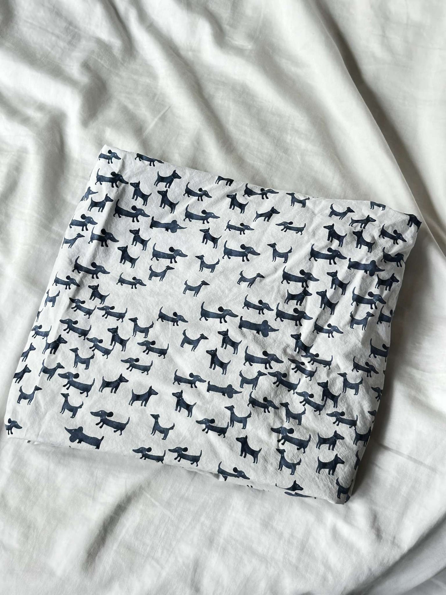 Pottery Barn Organic Kids Crib Sheets – 2-Pack – Navy/White - Dog and Geometric