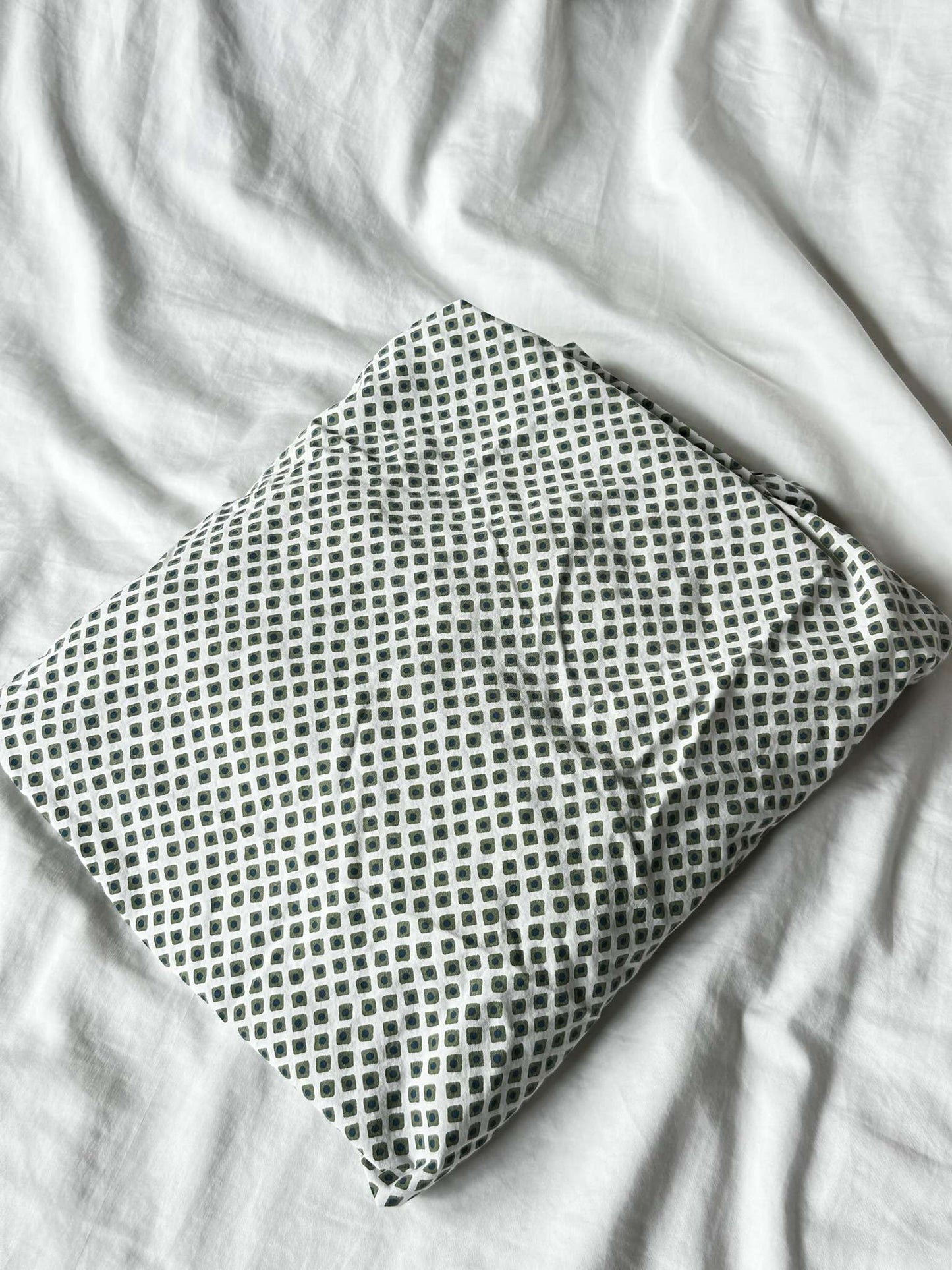 Pottery Barn Organic Kids Crib Sheets – 2-Pack – Navy/White - Dog and Geometric