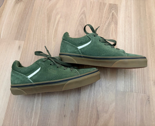 Suede Vans size 2, Shoes 2 (Kids:4-8yr)