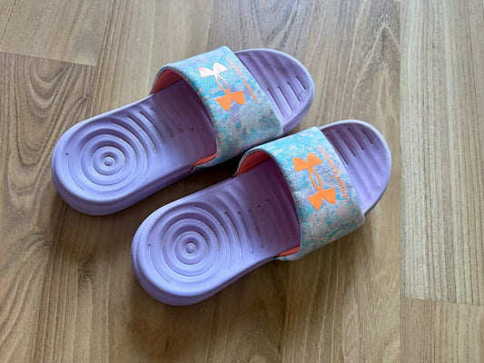 2Y Under Armour slides , Shoes 2 (Kids:4-8yr)