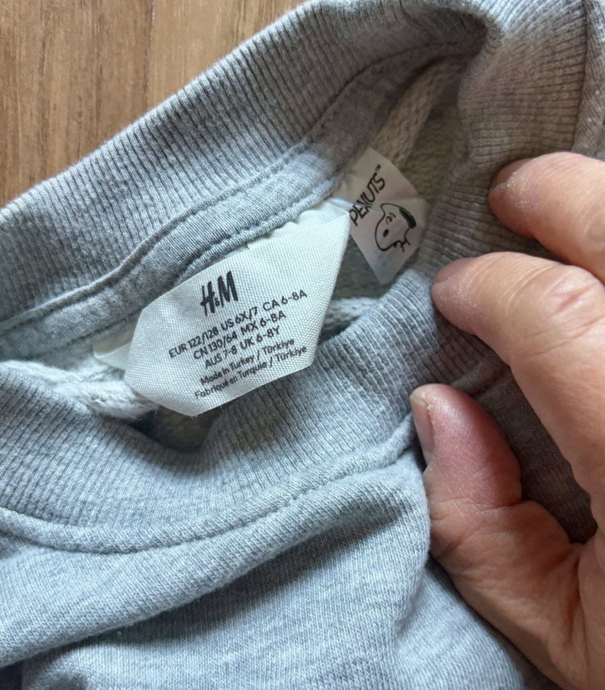 Size 6-8 H&M Peanuts Snoopy sweatshirt , Kids 6/6X