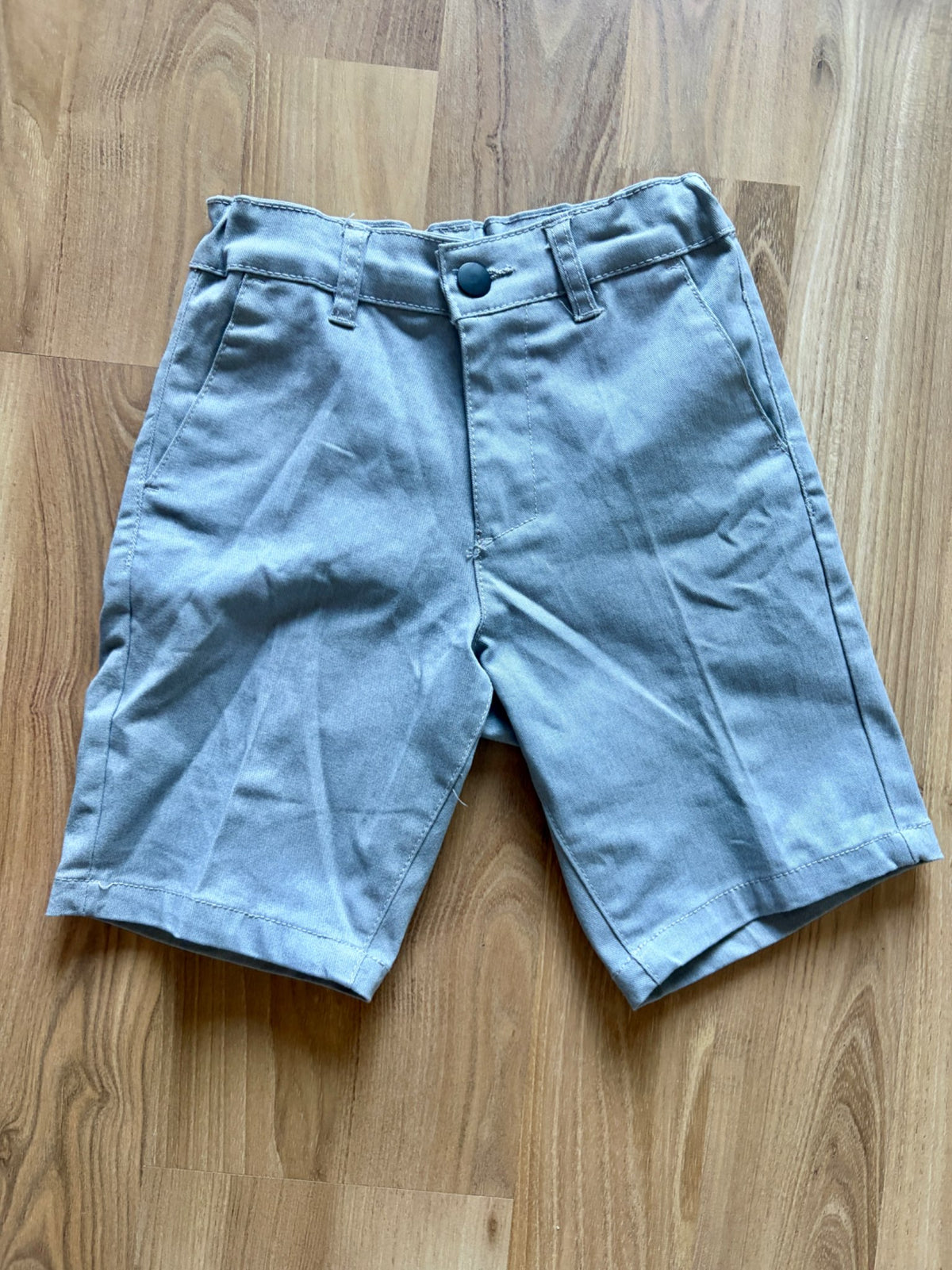 size 5/6 grey khaki style shorts , Kids 5/5T