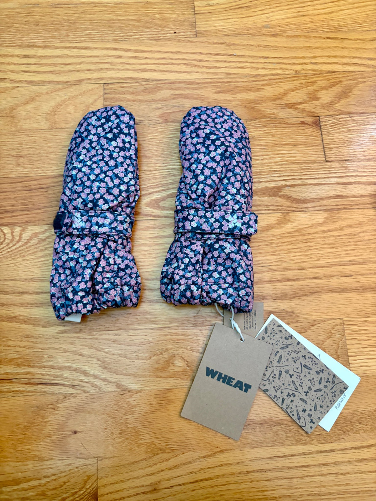 BNWT - Wheat brand insulated rain mitts , Kids 6/6X
