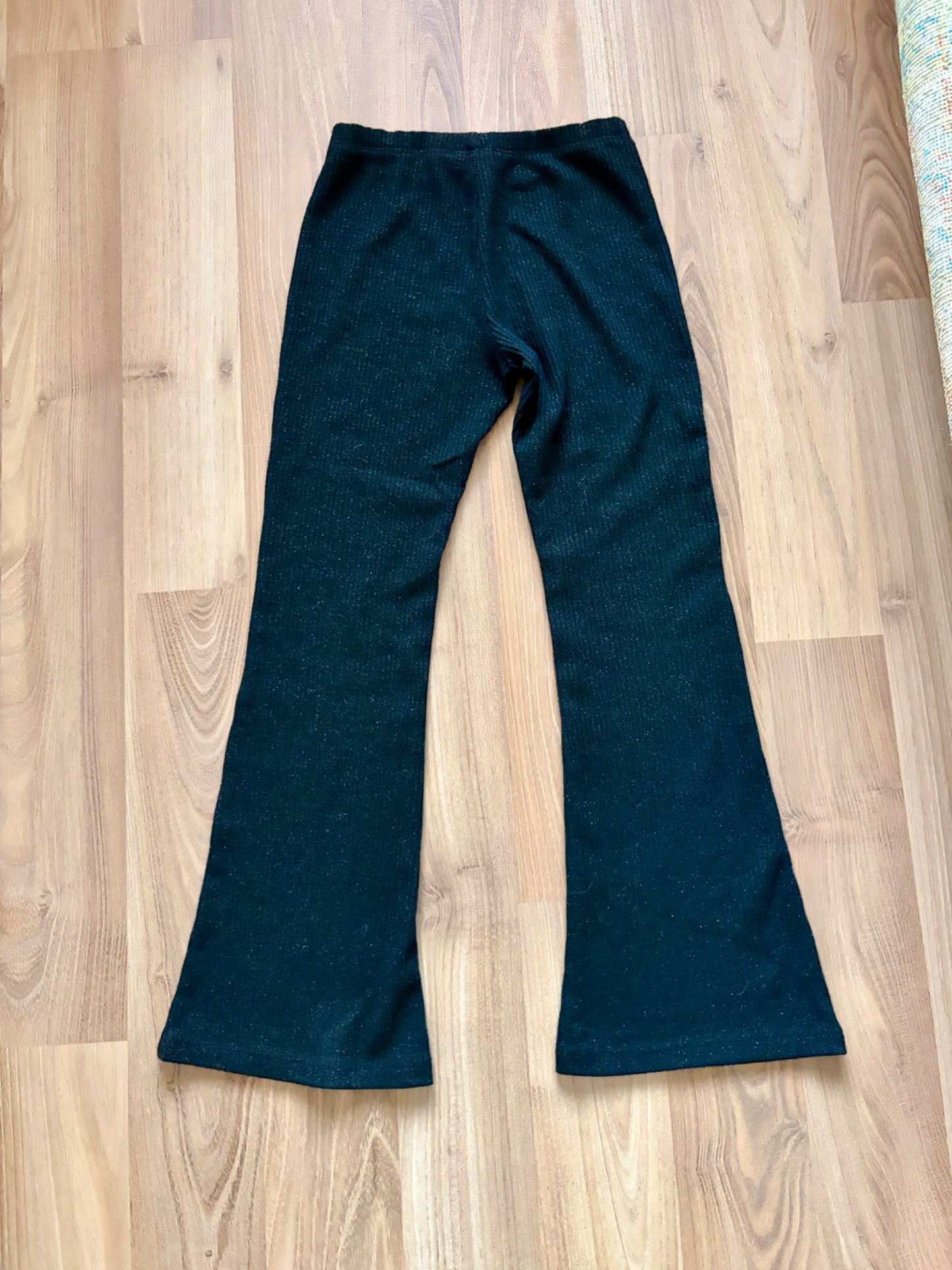 Black pants with gold sparkles size 7/8, Kids 7