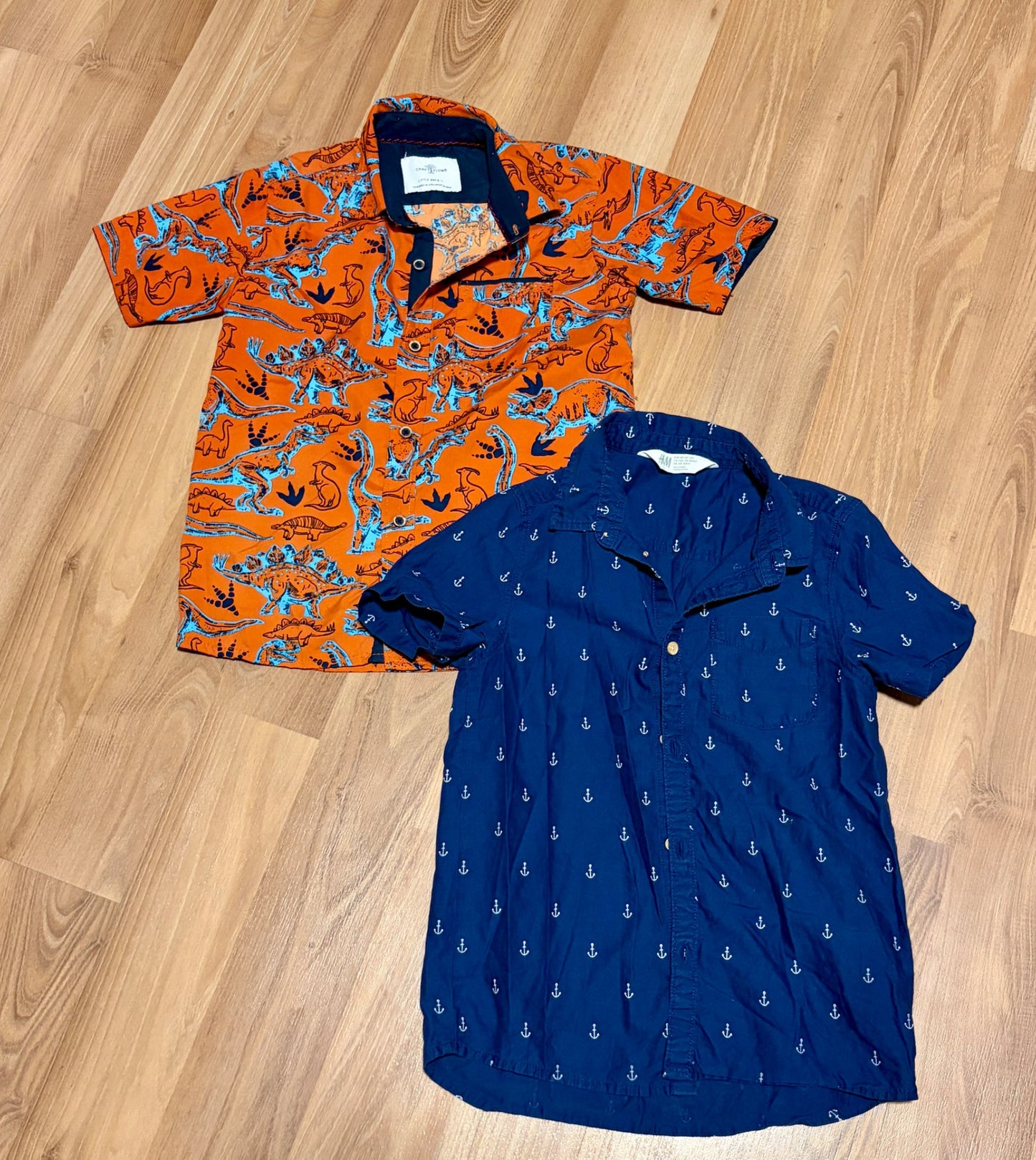 (2) short sleeved button up shirts size 6-8, Kids 7