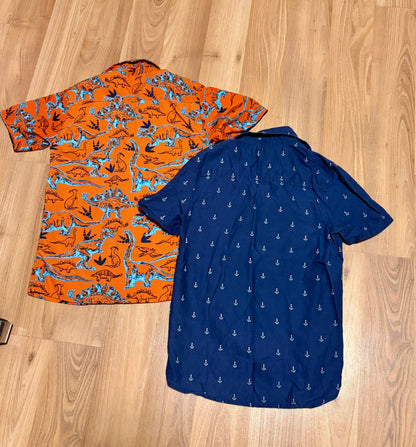 (2) short sleeved button up shirts size 6-8, Kids 7