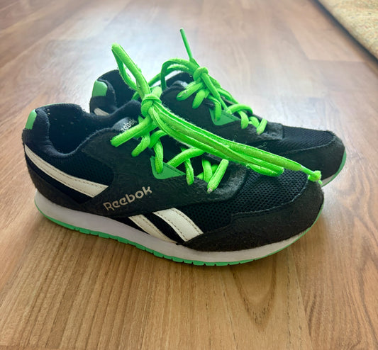 Reebok sneakers size 1K, Shoes 1 (Kids:4-8yr)