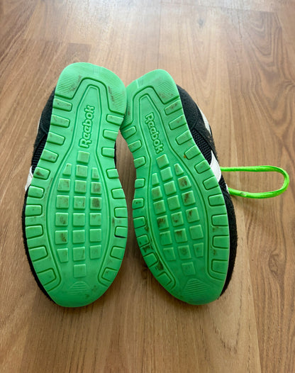 Reebok sneakers size 1K, Shoes 1 (Kids:4-8yr)