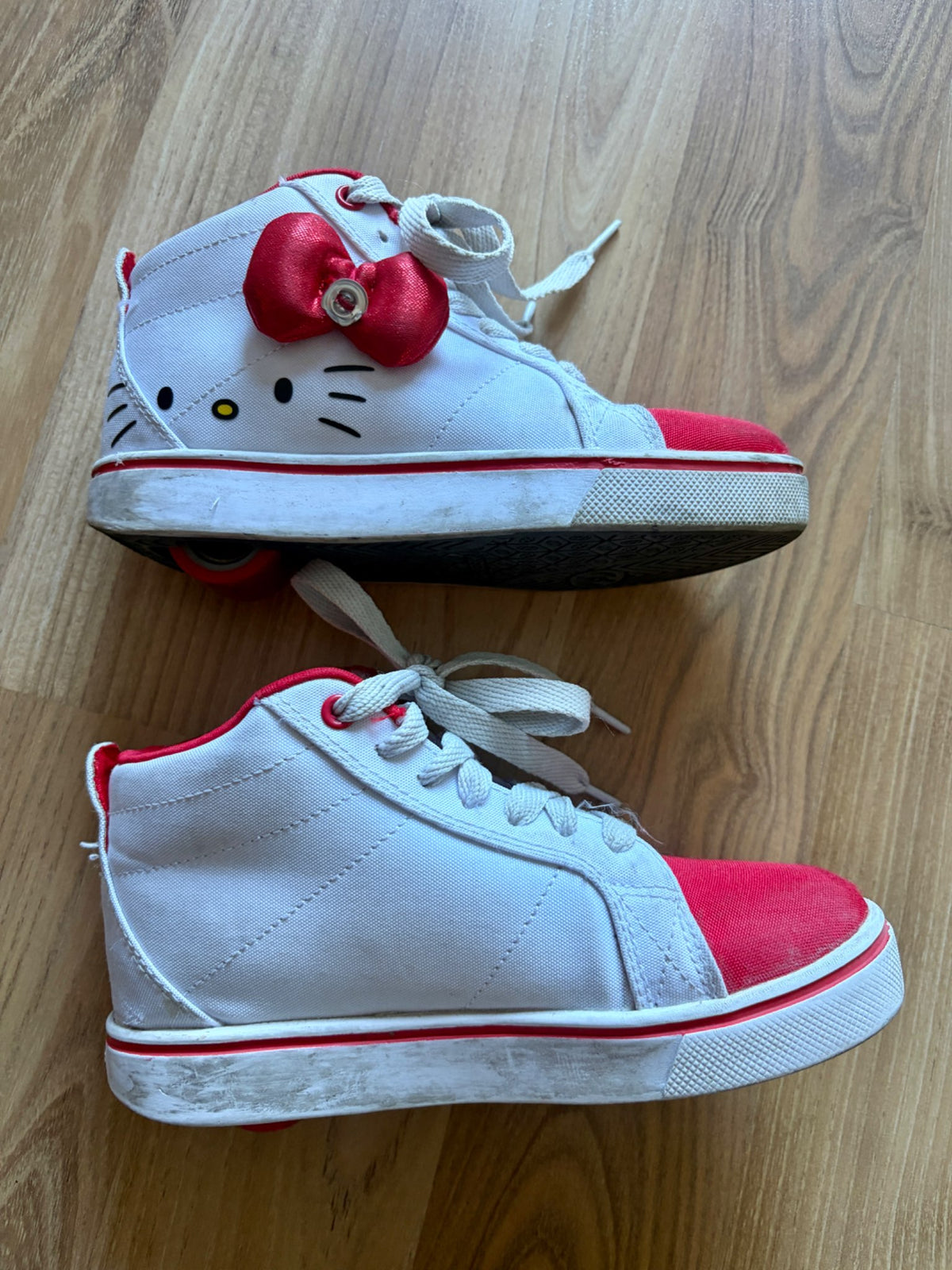 Size 1 Hello Kitty Heelys , Shoes 1 (Kids:4-8yr)