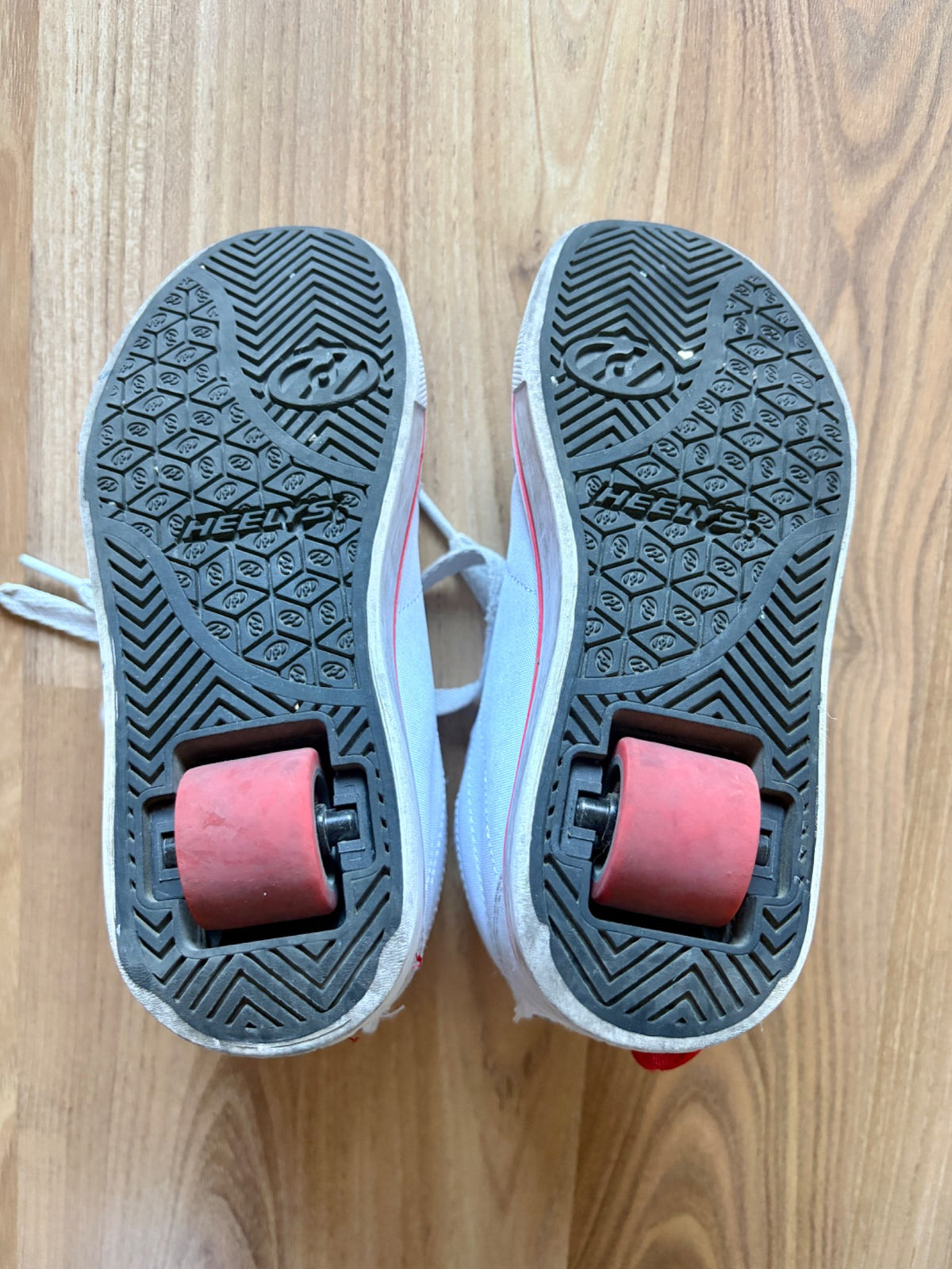 Size 1 Hello Kitty Heelys , Shoes 1 (Kids:4-8yr)