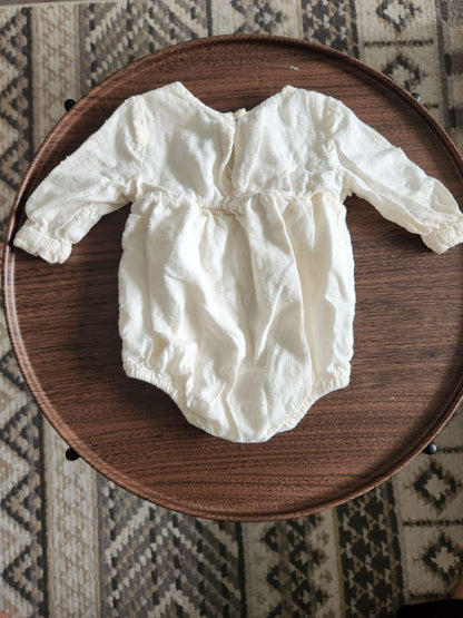 Old Navy White Onesie 0-3m, Kids 3 Month (0-3M)