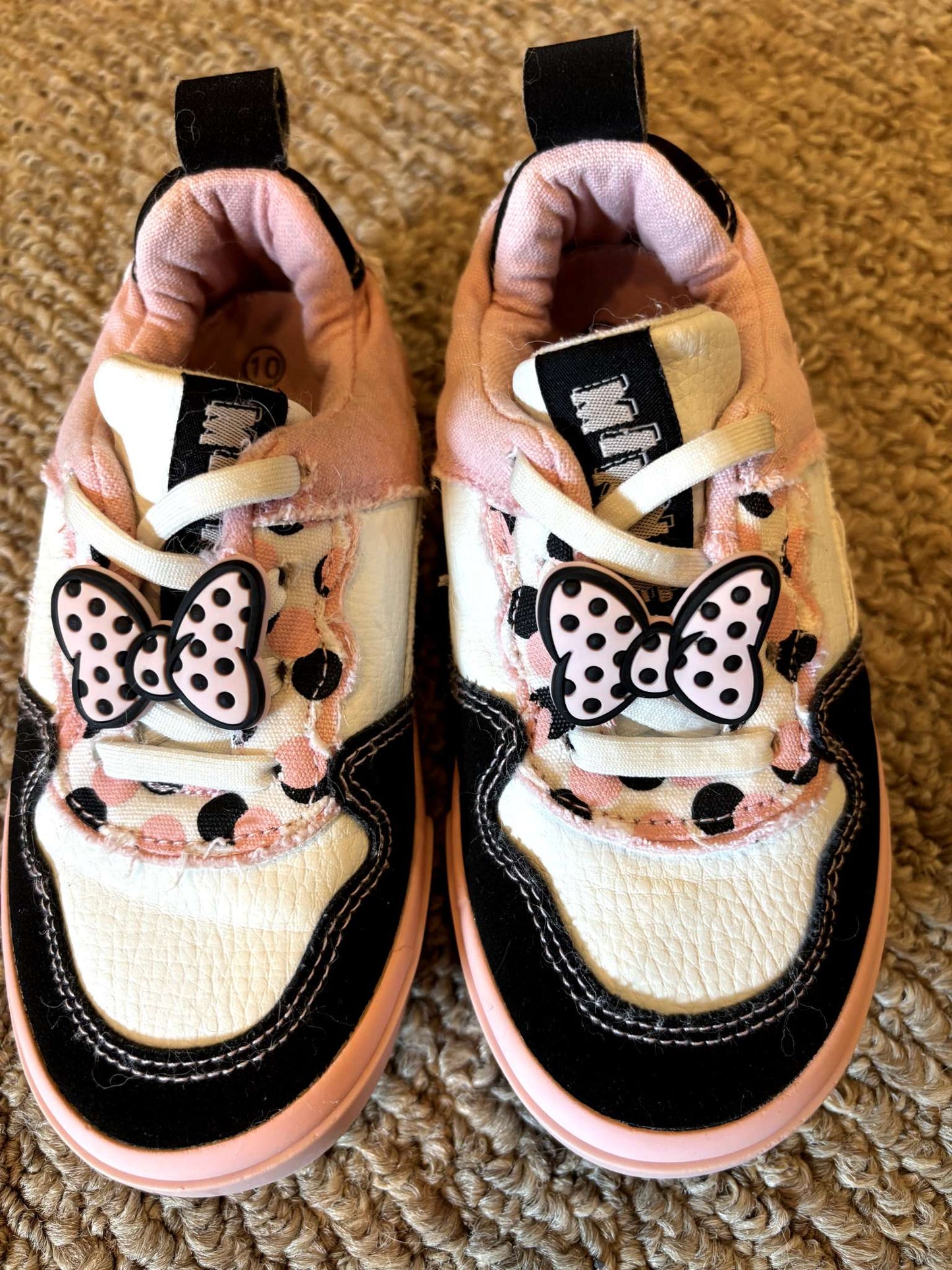 Girls sneaker size 10, Shoes 10 (Toddler:2-4yr)