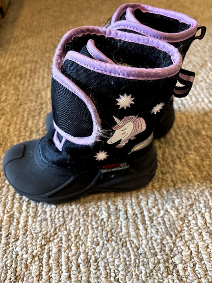 Girls winter boots size 9, Shoes 9 (Toddler:2-4yr)