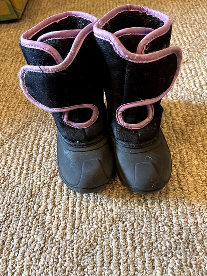 Girls winter boots size 9, Shoes 9 (Toddler:2-4yr)